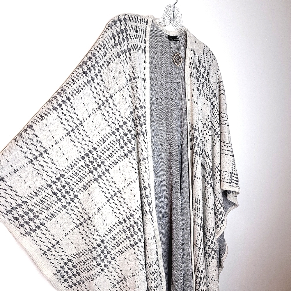 NEW coco+carmen loose fitting bohemian kimono sweater with neutral color scheme - Picture 6 of 9